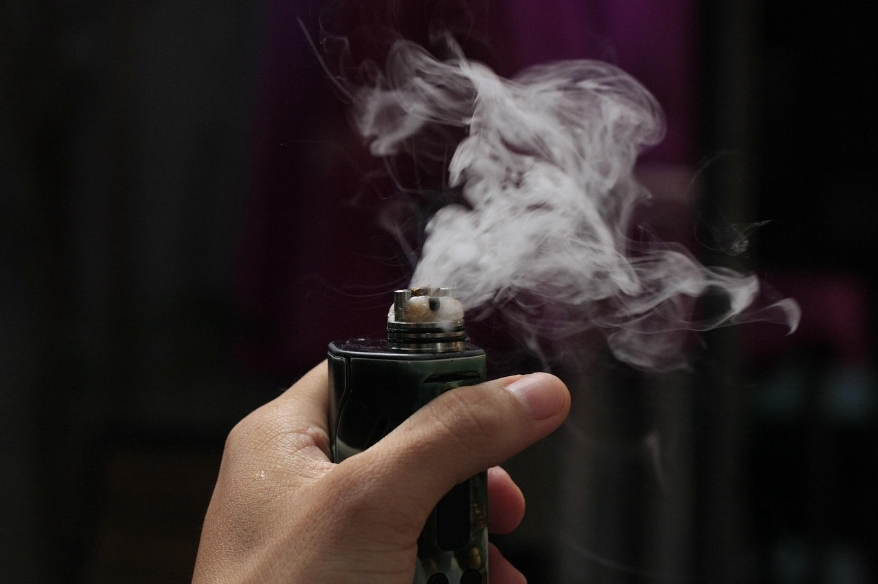 Voopoo Musket 120 W Vape Mod Kit - Champagner glod: Ein prickelnder Genussmoment am Rheinufer