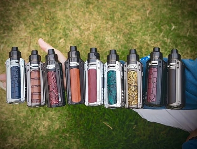 Lost Vape Ursa Quest 100W Pod Mod Kit - Schwarz/Rotes Sandelholz: Schweizer Präzision trifft auf wandelbare Vaping-Kunst